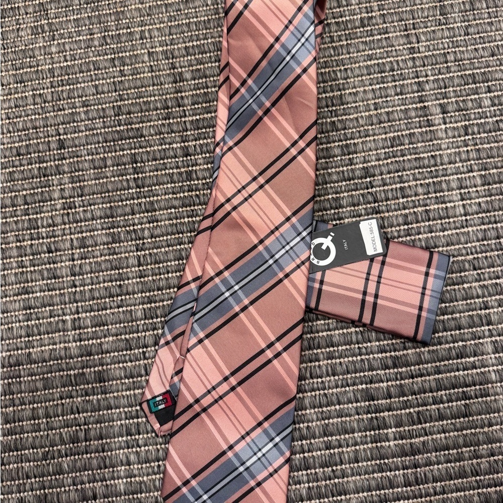 Classic Plaid Tie in Pink and Gray With Pocket Square